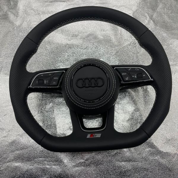 Audi S Line a fondo piatto